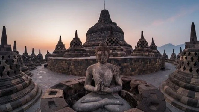 Petir Menyambar Candi Borobudur