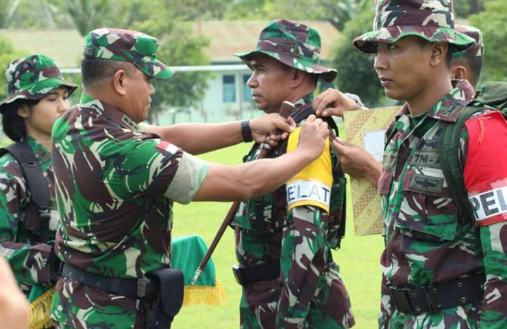 Pangdam Cenderawasih Mayjen TNI Muh. Saleh Mustafa membenarkan seorang anggota TNI AD tewas ditikam OTK.