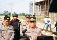 Ratusan Polisi Bersenjata Laras Panjang Berjaga di Lokasi Proyek KCJB, Ada Apa? (Foto: Kumparan.com)