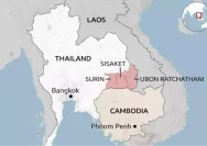 Sengketa perbatasan antara Thailand dan Kamboja memiliki akar sejarah panjang, sebagian besar berasal dari interpretasi berbeda atas peta kolonial Prancis yang membagi wilayah sepanjang 817 kilometer. Konflik sebelumnya memuncak pada 2008–2011, menewaskan sedikitnya 34 orang dan memaksa ribuan warga mengungsi.
