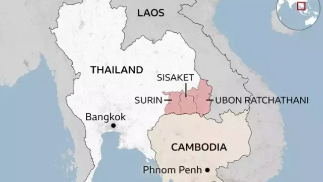 Sengketa perbatasan antara Thailand dan Kamboja memiliki akar sejarah panjang, sebagian besar berasal dari interpretasi berbeda atas peta kolonial Prancis yang membagi wilayah sepanjang 817 kilometer. Konflik sebelumnya memuncak pada 2008–2011, menewaskan sedikitnya 34 orang dan memaksa ribuan warga mengungsi.