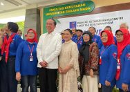 Presiden Joko Widodo (Jokowi) menghadiri reuni ke-45 Angkatan 80 Fakultas Kehutanan Universitas Gadjah Mada (UGM) di Yogyakarta, Sabtu (26/7/2025). (Foto: Arsip/Facebook.com/jokowi)