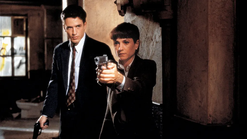 Copycat (1995), film garapan Jon Amiel yang kembali ditayangkan di Bioskop Trans TV pada 30 Juli 2025 lalu, membuktikan bahwa ketakutan terdalam manusia tidak selalu berwujud monster di lorong gelap, kadang, ia bersembunyi dalam pikiran yang terlalu tajam.