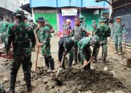 Ratusan prajurit TNI dari Yonif 115 dikerahkan untuk membersihkan area Pasar Kuala Simpang, Kabupaten Aceh Tamiang, Aceh, guna mempercepat pemulihan ekonomi masyarakat pascabanjir. Kegiatan pembersihan itu dilakukan pada Minggu (27/12/2025).