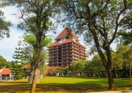 Siswa kelas XII yang berencana melanjutkan pendidikan ke Universitas Indonesia (UI) melalui Seleksi Nasional Berdasarkan Prestasi (SNBP) 2026 perlu memahami skema dan besaran biaya pendidikan yang berlaku di kampus tersebut. (Foto: Arsip UI.AC.ID)