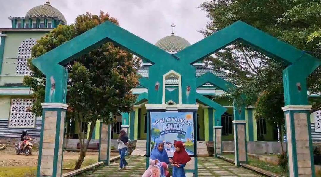Masjid Nur Hidayah Salakan